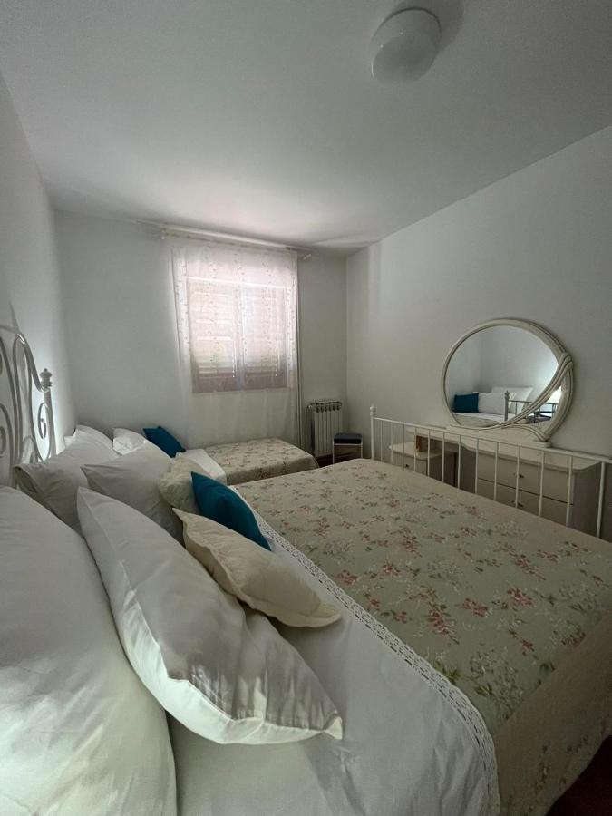 Apartment With Swimming Pool Jelsa  Eksteriør bilde