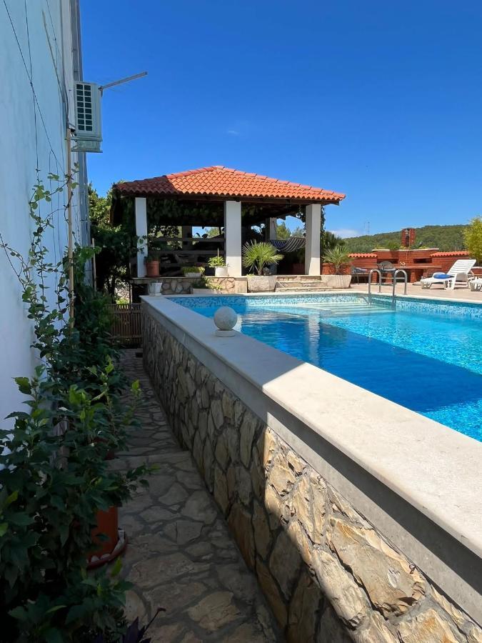 Apartment With Swimming Pool Jelsa  Eksteriør bilde